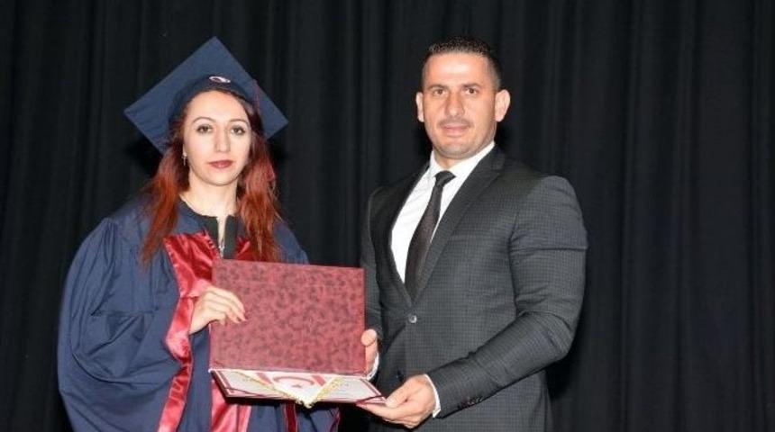 Yd&uuml; Atat&uuml;rk Eğitim Fak&uuml;ltesi Mezuniyet T&ouml;reni Denktaş&rsquo;ın Katılımıyla Ger&ccedil;ekleşti