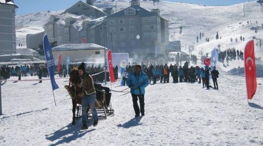 Uludağ&rsquo;da Kış Şenliğinde Halk G&uuml;n&uuml;...