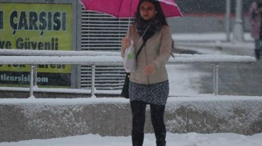 Kayseri&rsquo;de Kar Yağışı Etkili Oldu