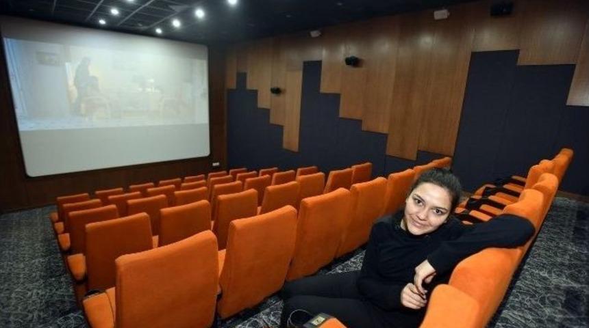 Varsak&rsquo;taki Sinema Salonları B&ouml;lge Sakinlerini Memnun Ediyor