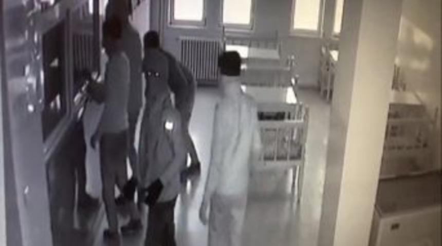 Okulları Soyan &Ccedil;ocuk Hırsızlar Kamerada