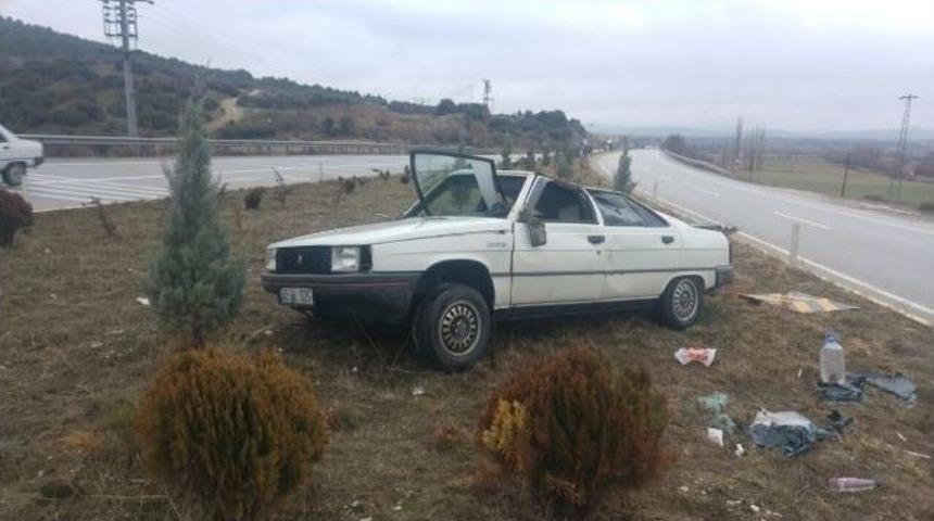 Kula&rsquo;da Ara&ccedil; Takla Attı: 2 Yaralı