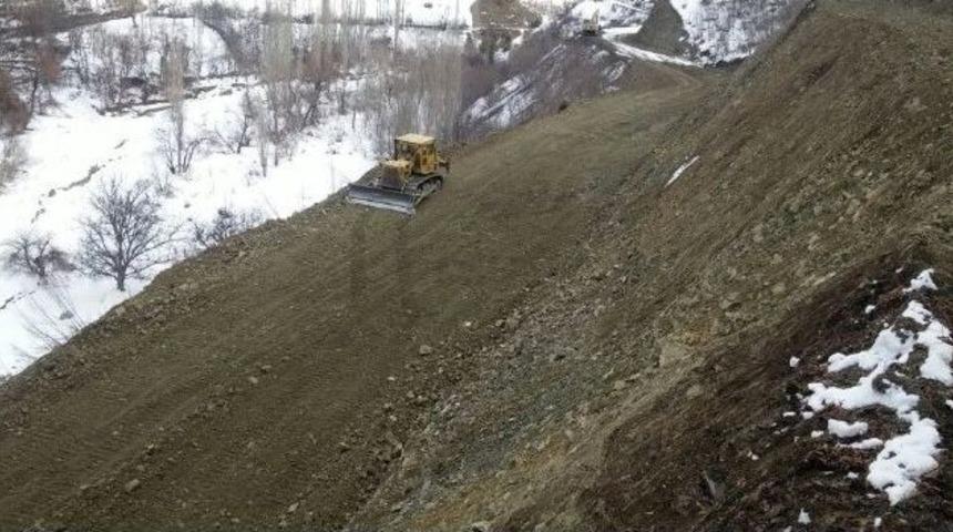 B&uuml;y&uuml;kşehir Kış Mevsiminde Bile Kırsalda Yol Yapıyor