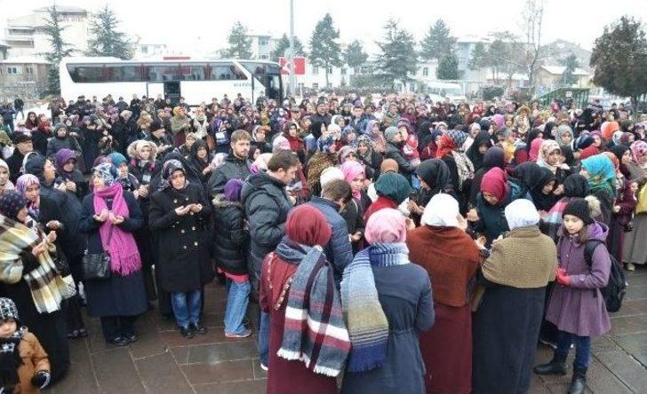 Umre Yolcuları Cumhuriyet Meydanı’ndan Uğurlandı G2
