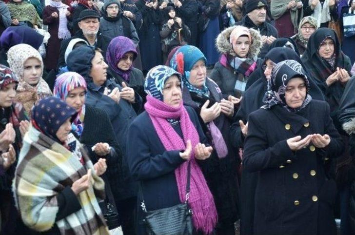 Umre Yolcuları Cumhuriyet Meydanı’ndan Uğurlandı G4