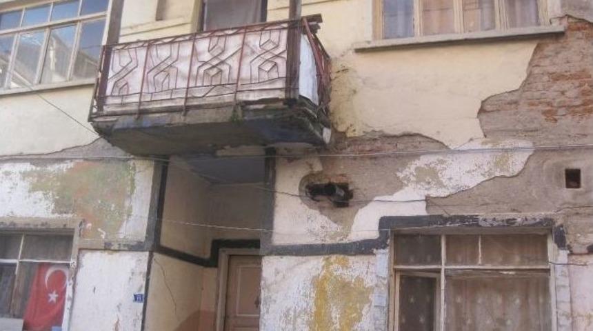 G&ouml;lc&uuml;k Depreminde Hasar G&ouml;ren Binalar G&uuml;ncelleniyor