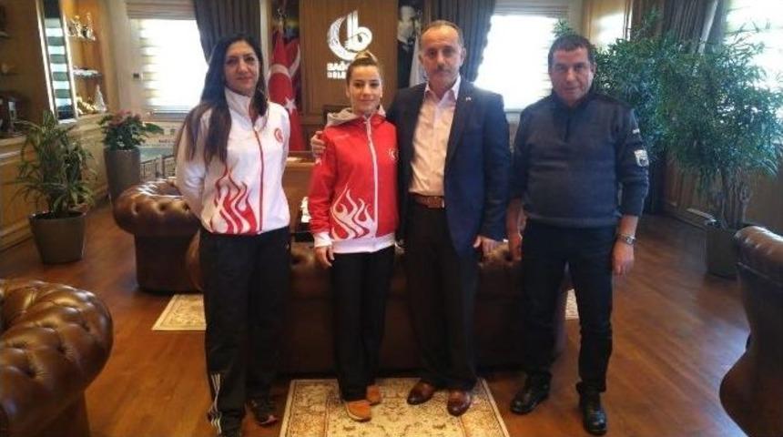 Milli Karateciden Altın Madalya S&ouml;z&uuml;