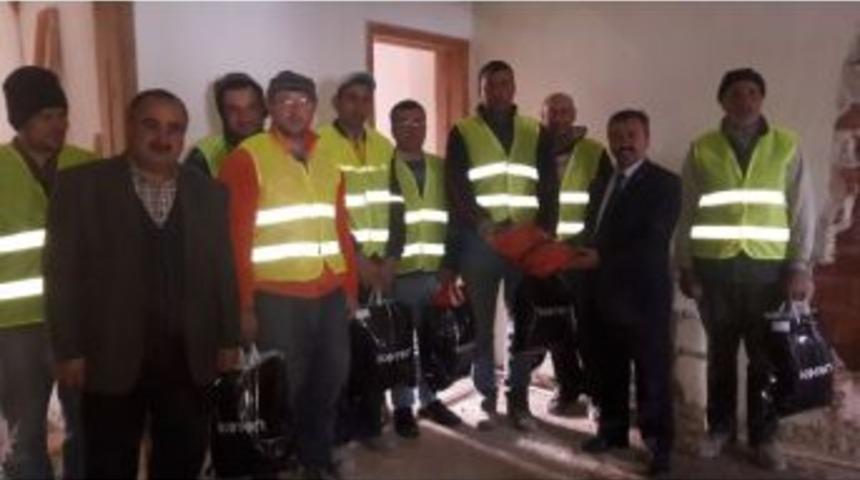 Pazarlar Belediyesi&rsquo;nden İş&ccedil;ilerine Elbise