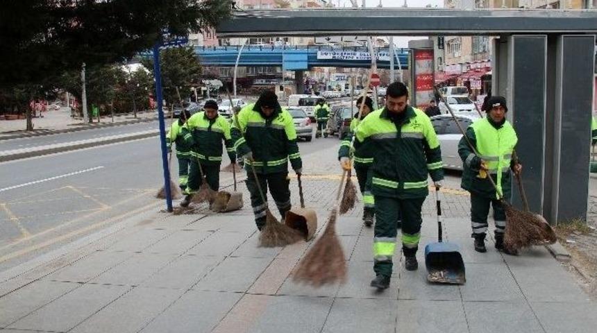 &Ccedil;ankaya&rsquo;da Temizlik Ekipleri G&ouml;rev Başında