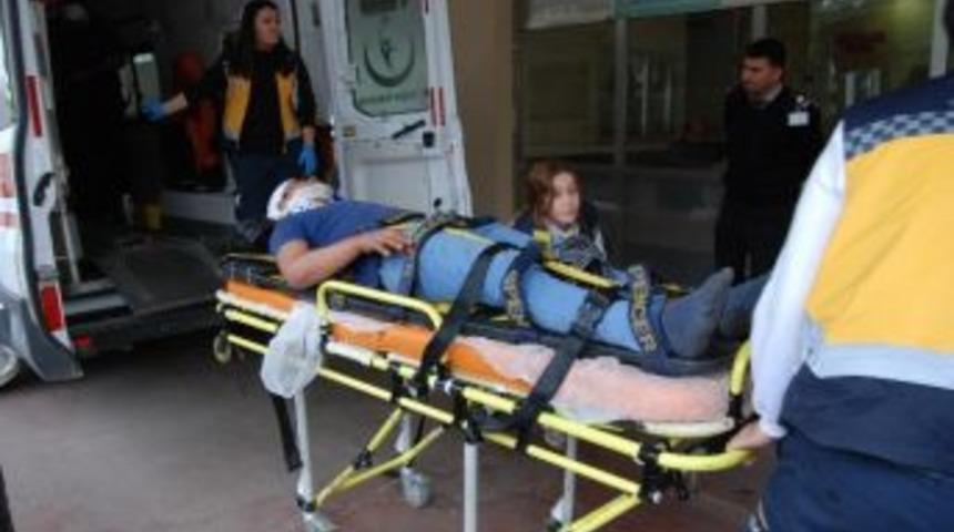Takla Atan Otomobildeki 4 Kişi Yaralandı