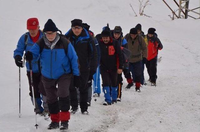 Dağcılardan Vatan Tepesi’ne Zorlu Tırmanış