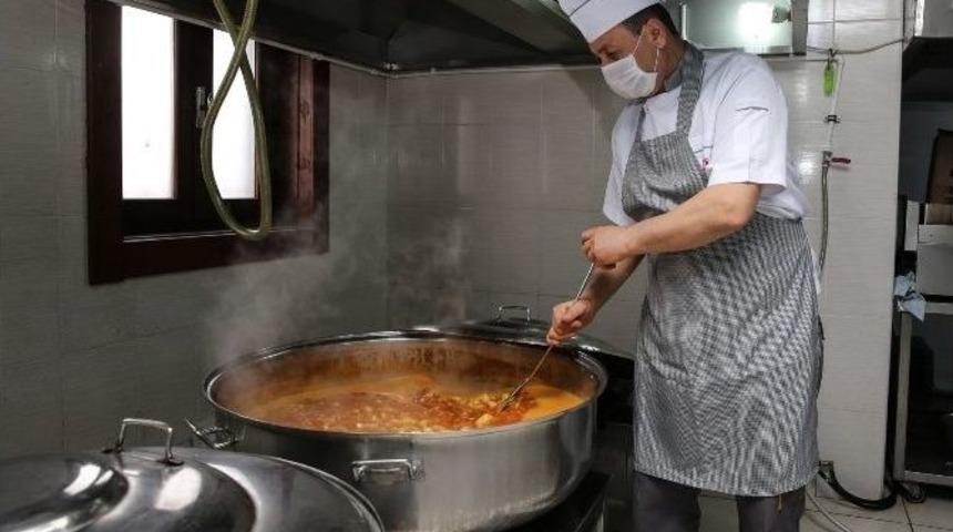 Aşevinde Kazanlar İhtiya&ccedil; Sahipleri İ&ccedil;in Kaynıyor