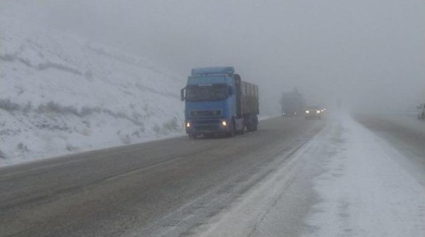 Denizli-antalya Karayolunda Yoğun Sis Ve Kar