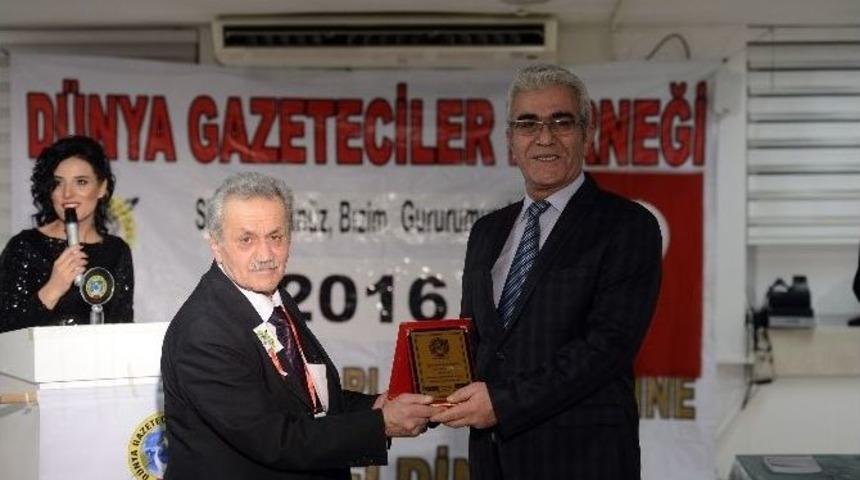 D&uuml;nya Gazeteciler Derneği G&ouml;k&ccedil;ek&rsquo;i &ldquo;yılın En İyi B&uuml;y&uuml;kşehir Belediye Başkanı&rdquo; Se&ccedil;ti