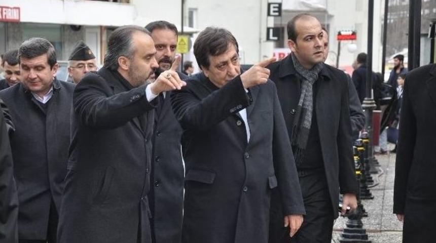 Oylat’taki Viraneye Vali El Attı