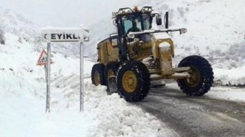 Ekipler K&ouml;y Yollarını Ulaşıma A&ccedil;mak İ&ccedil;in Hazır Bekliyor