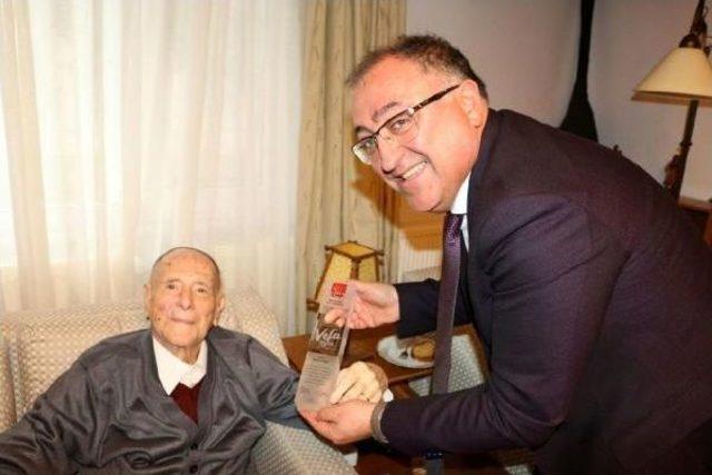 İstanbul Eski Belediye Başkanı Ahmet İsvan’A ‘Vefa’ Ödülü