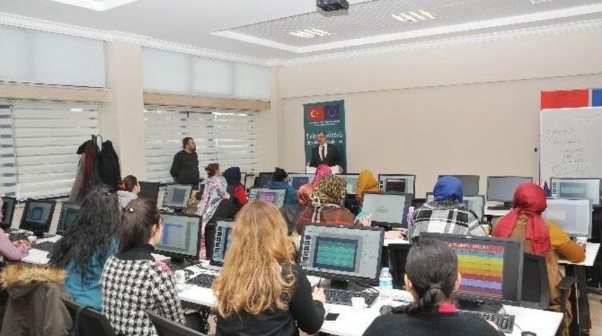 Kso&rsquo;dan Tekstil Sekt&ouml;r&uuml;ne Modacı Yetiştirecek Proje