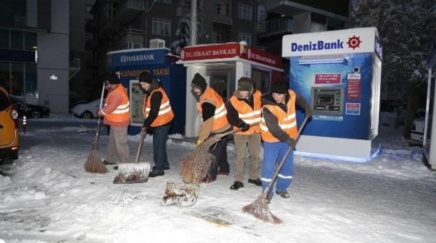 Nevşehir&rsquo;de Karla M&uuml;cadele Devam Ediyor