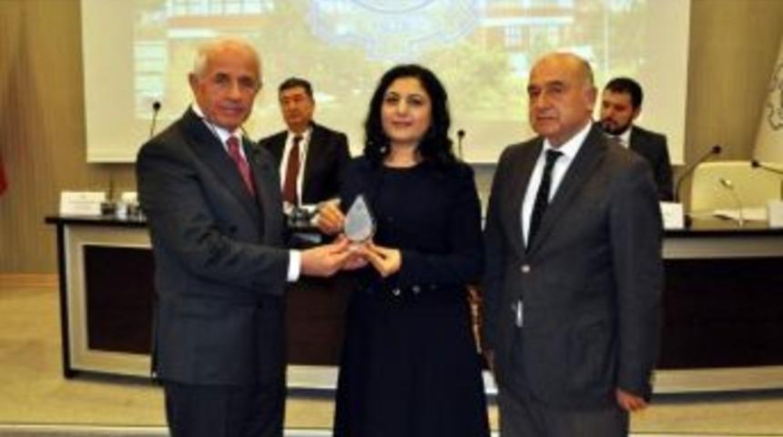 Kutso&rsquo;dan Yrd. Do&ccedil;.dr. Pınar Yazga&ccedil;&rsquo;a Teşekk&uuml;r Plaketi