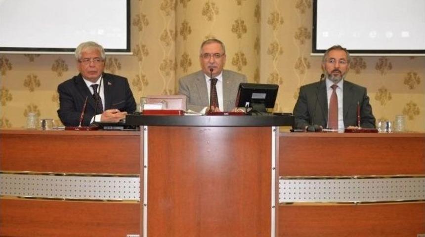 Vali Nayir: Demokrasi, Sahip Olduğumuz Nimetler İ&ccedil;erisinde &Ouml;zel Bir Yere Sahip