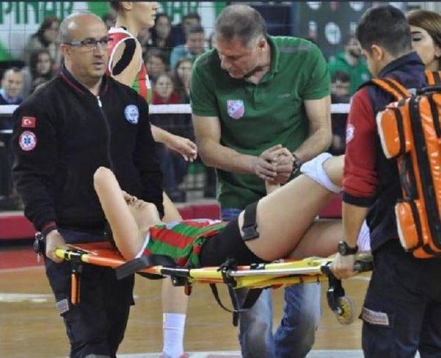 Voleybolda Karşıyaka Üst Üste 11'inci Galibiyetini Aldı