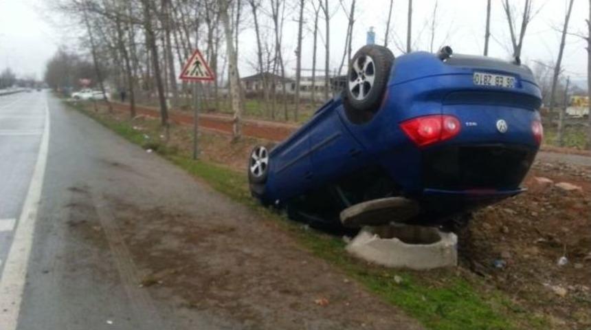 Yoldan &Ccedil;ıkan Otomobil Ters Durabildi