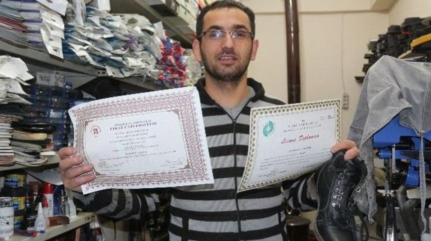 Y&uuml;ksek Lisans Mezunu Ayakkabı Tamircisi Oldu