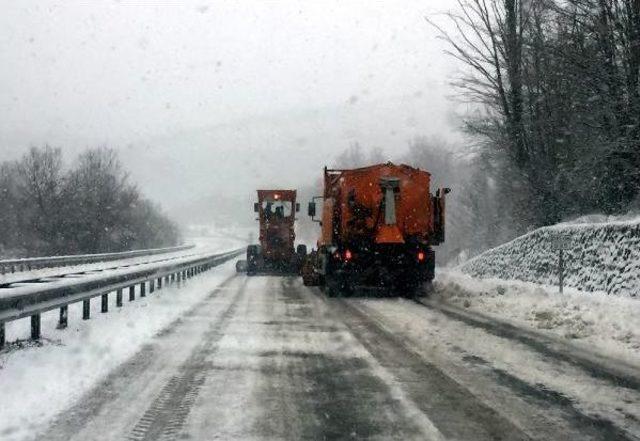 Bartın'da Kar Yağışı Ulaşımı Aksattı