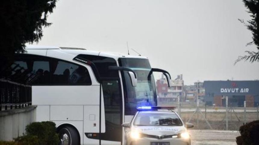 Beşiktaş Takımını Taşıyan Uçak Adana'ya Indi