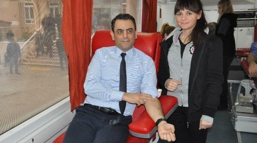 &Ccedil;anakkale Devlet Hastanesinde Kan Bağışı