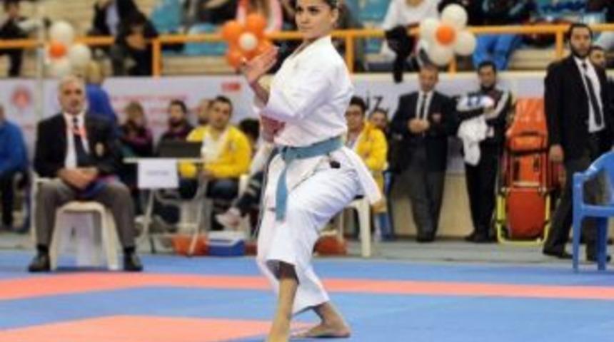 D&uuml;zce Belediyespor Sporcusu Bozan Paris&rsquo;te