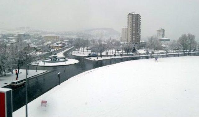 Kayseri'de Kar Yağışı Hayatı Olumsuz Etkiledi