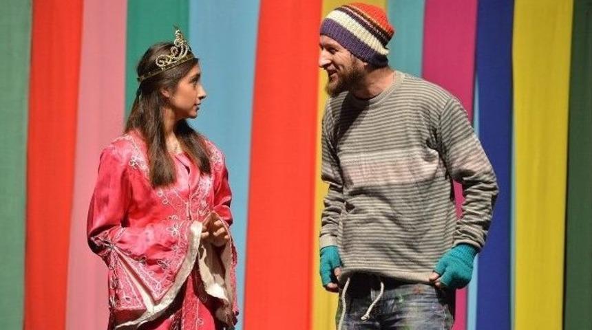 &Ccedil;ocuk Tiyatroları Festivali Devam Ediyor