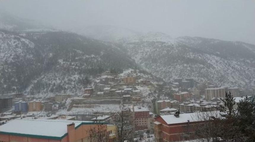 G&uuml;m&uuml;şhane&rsquo;de Kar Yağışı