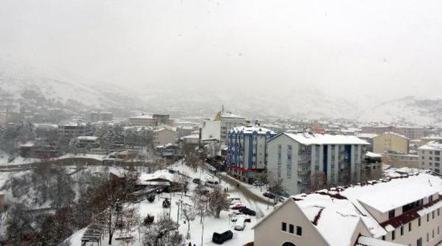 Tunceli'de 300 K&ouml;y Yolu Kardan Kapandı