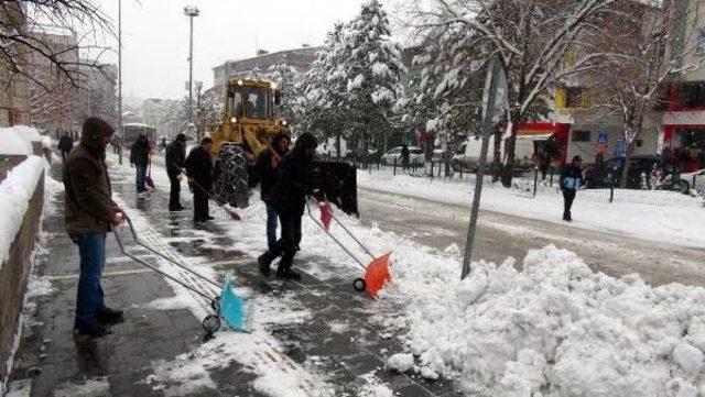 Tunceli'de 300 Köy Yolu Kardan Kapandı