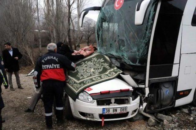 Tokat'ta Otomobil Ile Otobüs Çarpıştı: 3 Ölü, 5 Yaralı