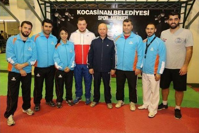 Başkan Çolakbayrakdar Başarılı Sporcuları Ödüllendirdi