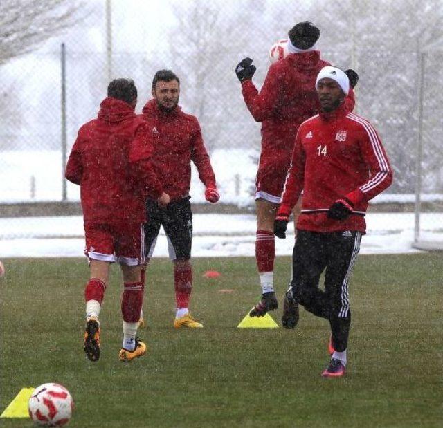 Sivasspor Teknik Direktörü Bakkal: Hedefimiz Tüm Maçları Kazanmak