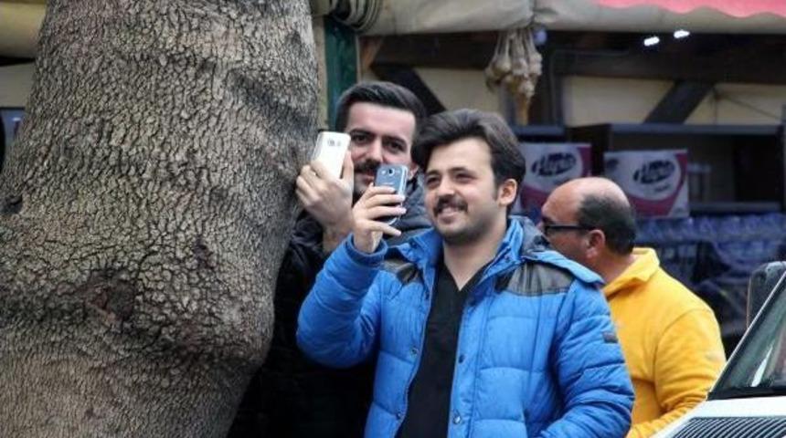 &Ccedil;atıya &Ccedil;ıkan Dernek Başkanını Polis Ikna Etti