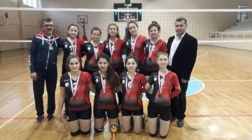 Voleybolda Balıkesir&rsquo;in En Başarılı Takımları Ayal Ve Z&uuml;beyde Hanım Oldu