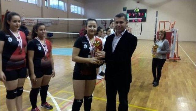 Voleybolda Balıkesir’in En Başarılı Takımları Ayal Ve Zübeyde Hanım Oldu