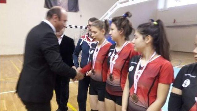 Voleybolda Balıkesir’in En Başarılı Takımları Ayal Ve Zübeyde Hanım Oldu