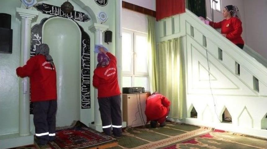 Y&uuml;reğir&rsquo;de Camiler Pırıl Pırıl