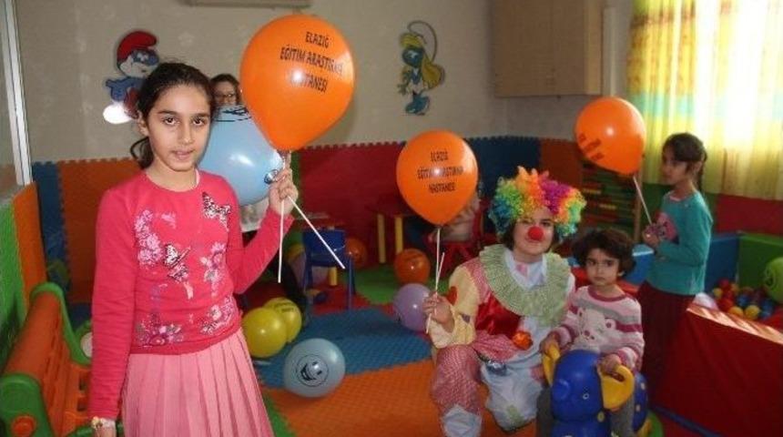 &Ccedil;ocuklar Oyun Oynarken Tedavi Olacak