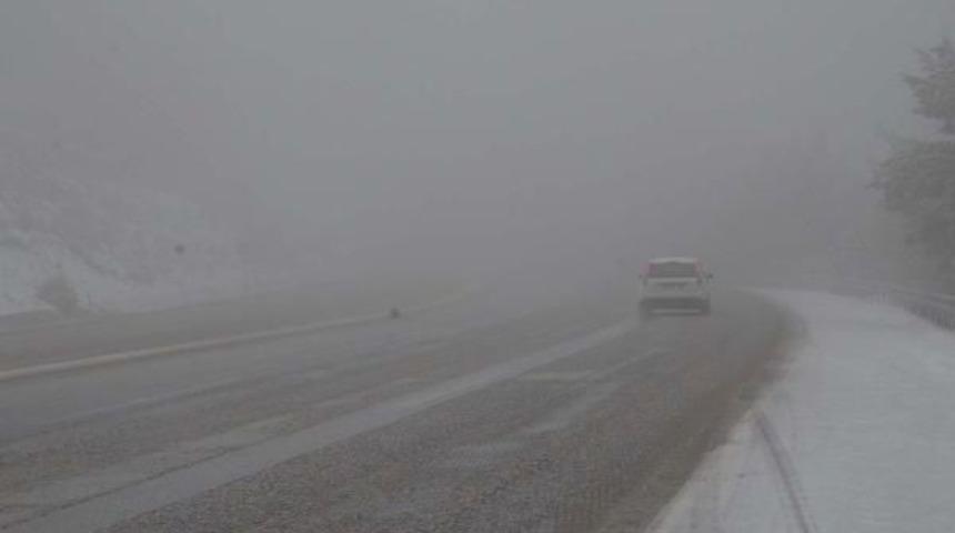 Yoğun Sis Ve Kar S&uuml;r&uuml;c&uuml;leri Zorladı
