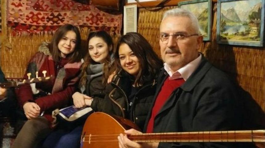 &Ccedil;eyrek Asırdır &Ccedil;alıp S&ouml;yl&uuml;yorlar