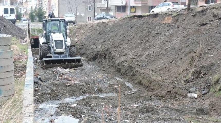 Lalapaşa’da Dere Temizlik Çalışması