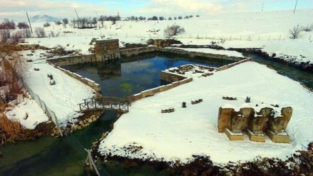 Beyşehir&rsquo;deki Hitit Su Anıtı Beyaza B&uuml;r&uuml;nd&uuml;